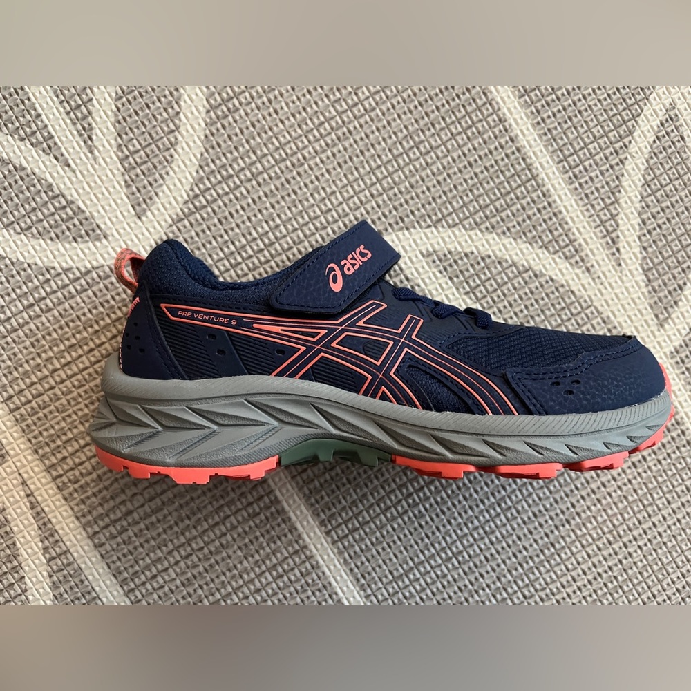 Asics Pre Venture shoes Kids Size 2.5